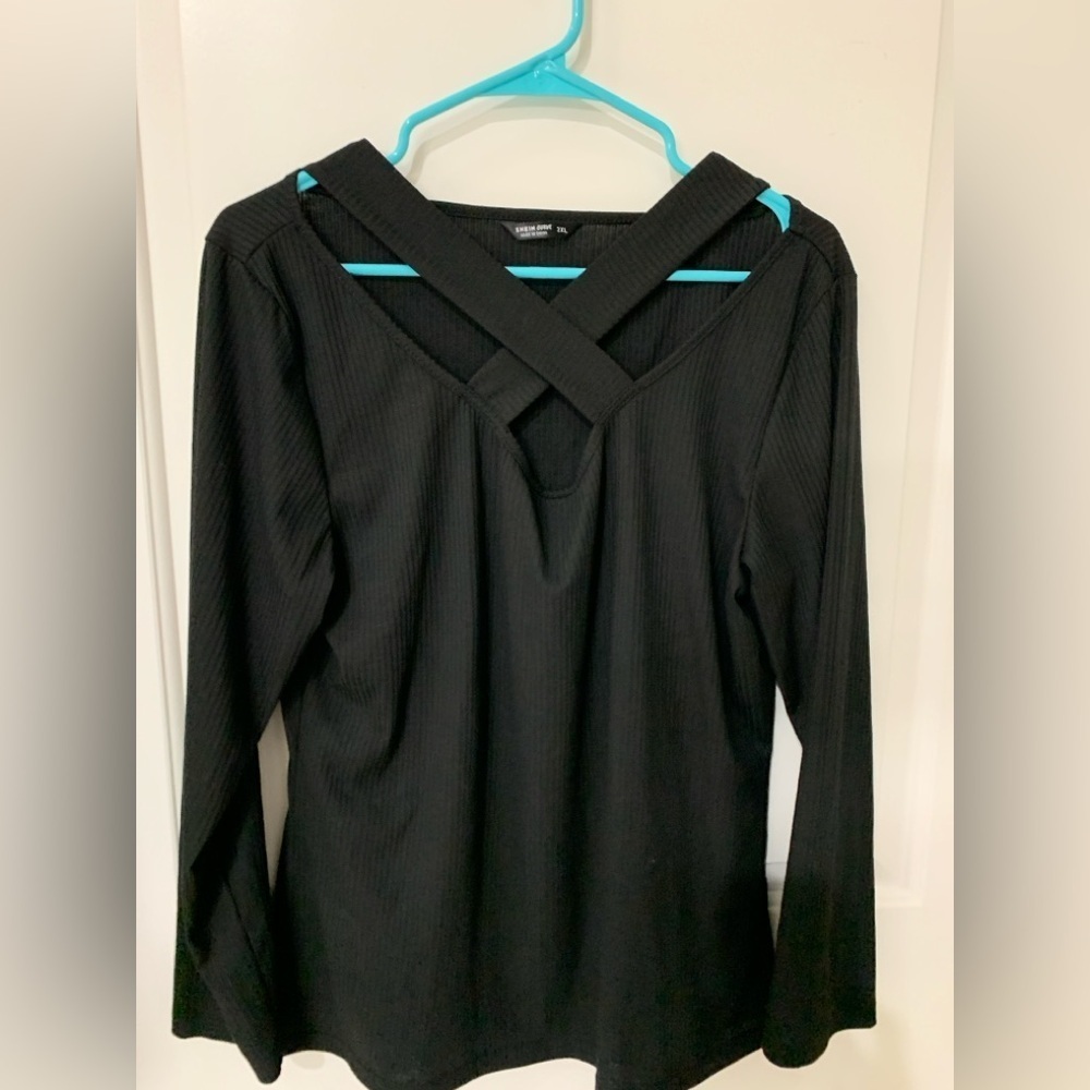 SHEIN 2XL Women's Long sleeve ribbed shirt in black color.